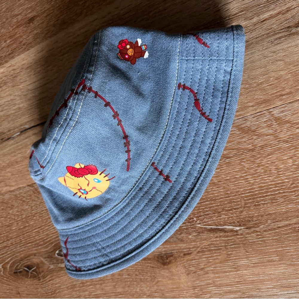 Universal Studios Hello Kitty Chucky Reversible B… - image 2